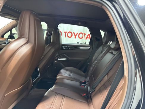 Used 2019 Porsche Cayenne Turbo image 19