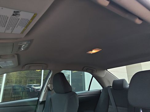 Used 2017 Toyota Camry LE image 19