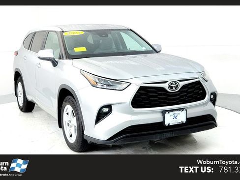 Used 2023 Toyota Highlander LE AWD/4WD image 1