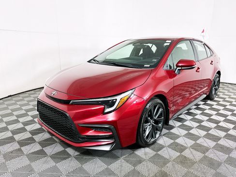 Used 2025 Toyota Corolla SE image 7