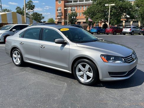 Used 2013 Volkswagen Passat 2.5 SE FWD image 32
