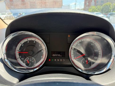 Used 2016 Dodge Grand Caravan SXT FWD image 12