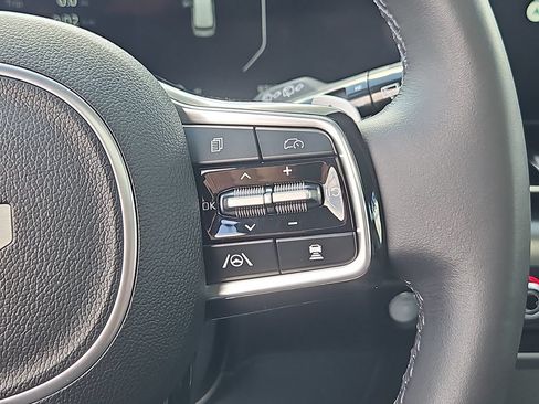 Used 2025 Kia Carnival SX Prestige FWD image 29