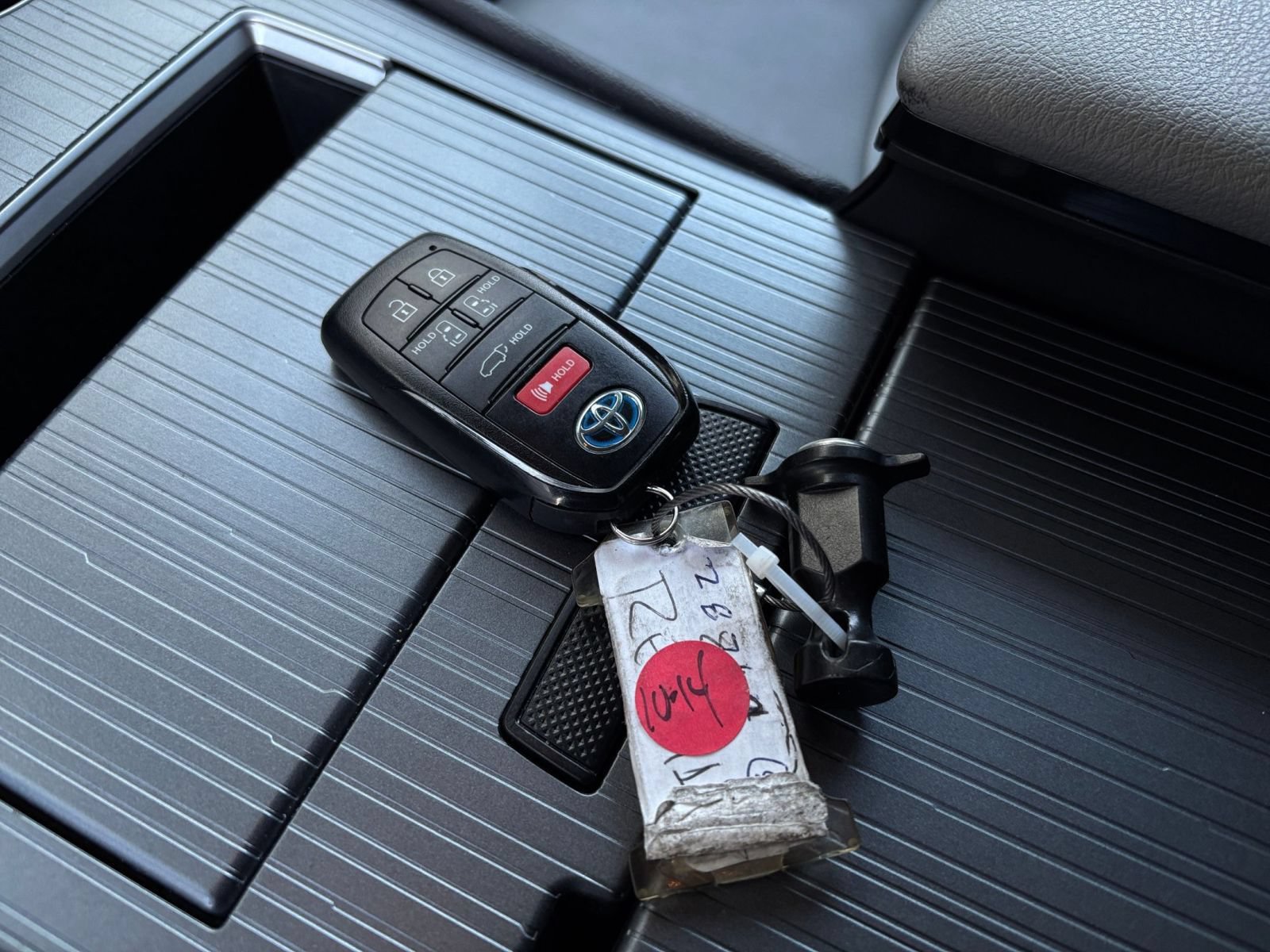 Used 2025 Toyota Sienna XLE FWD image 20
