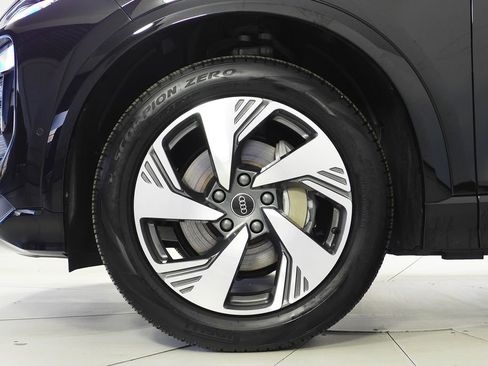 Used 2025 Audi Q6 e-tron Premium w/ 20" Wheel Package image 5