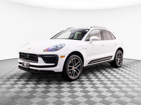Certified 2026 Porsche Macan AWD/4WD image 1