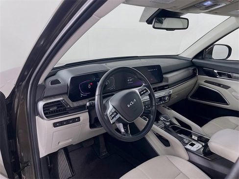 Used 2023 Kia Telluride EX w/ EX Captain's Chair Package image 10