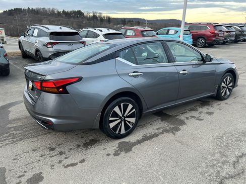 Used 2019 Nissan Altima 2.5 SV image 12