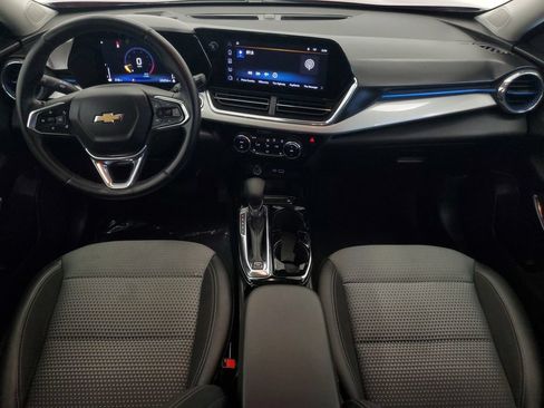 Used 2025 Chevrolet Trax LT w/ LT Convenience Package FWD image 13