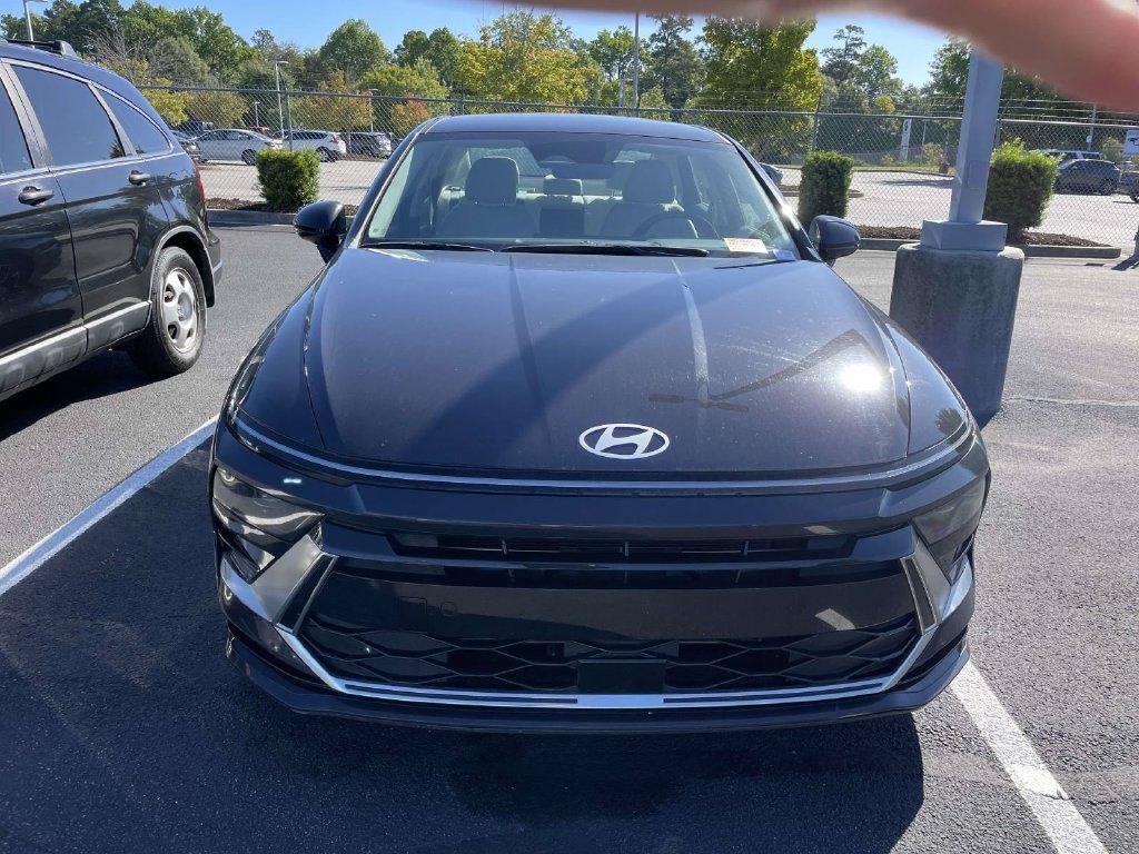 Used 2025 Hyundai Sonata SEL FWD image 2