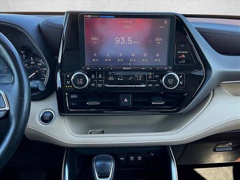 Used 2020 Toyota Highlander Limited image 8