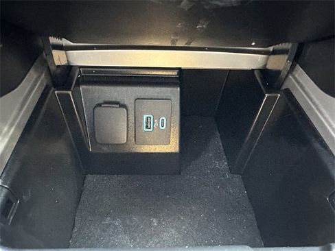 Certified 2022 Ford Explorer XLT image 24