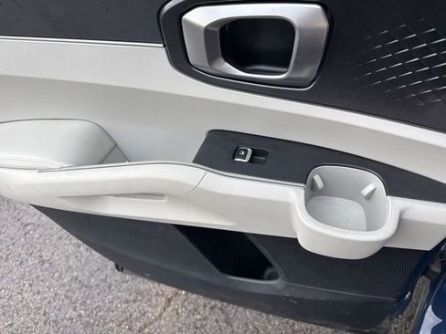 Used 2025 Kia Sorento S image 31