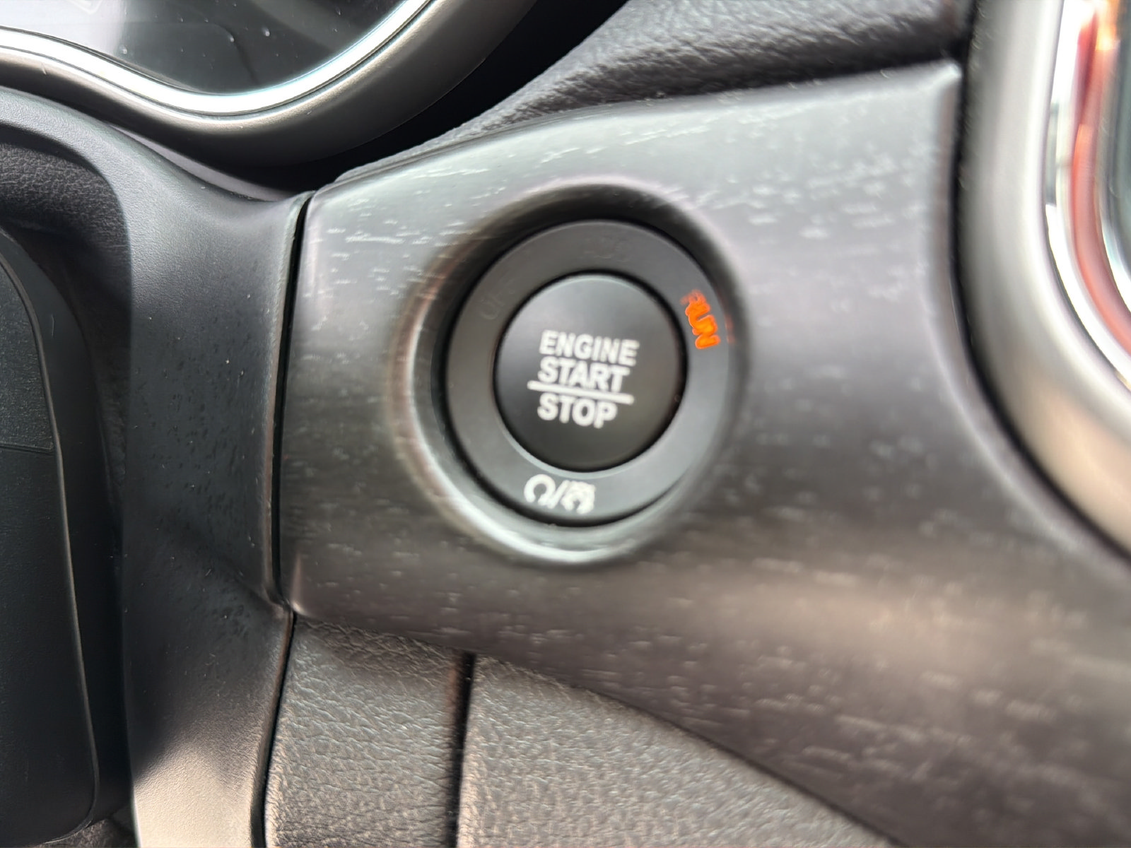 Used 2018 Jeep Grand Cherokee Laredo RWD image 26