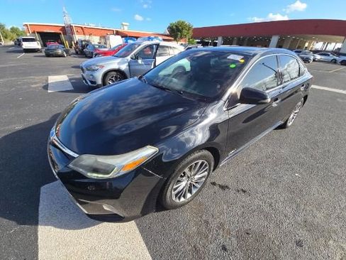 Used 2016 Toyota Avalon Limited image 2