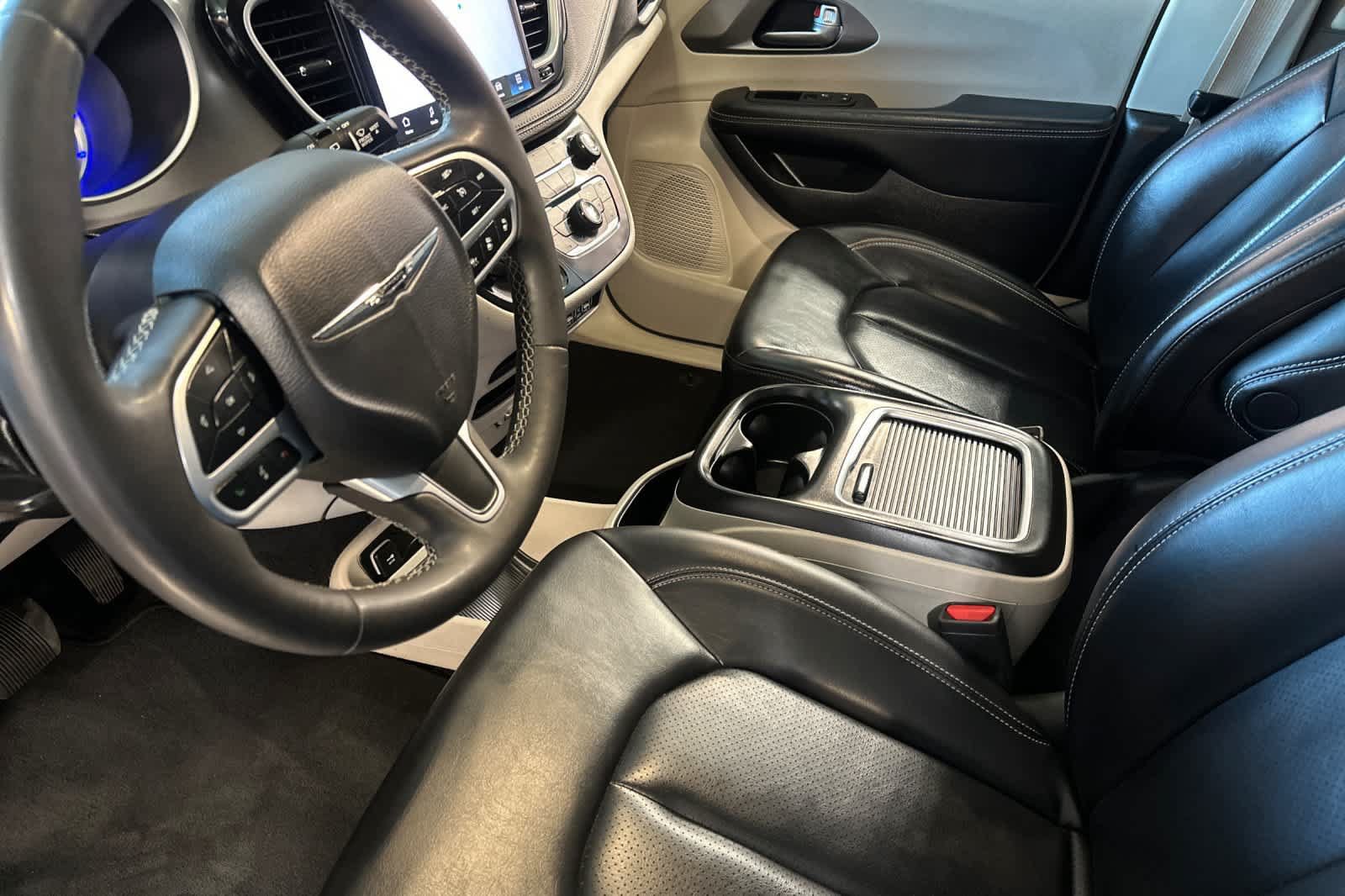 Used 2023 Chrysler Pacifica Touring-L FWD image 14