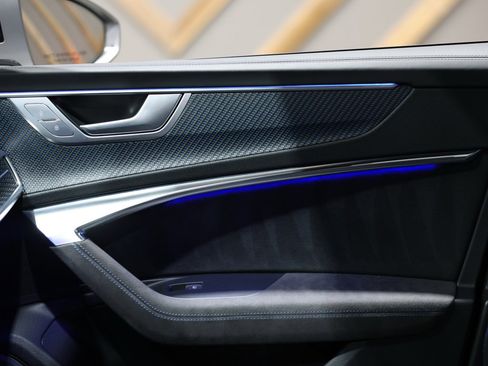 Used 2025 Audi RS 6 performance w/ Blue RS Design Package Plus image 28