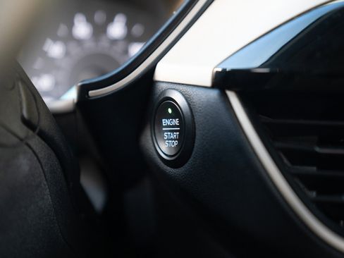 Used 2020 Ford Escape SE image 32