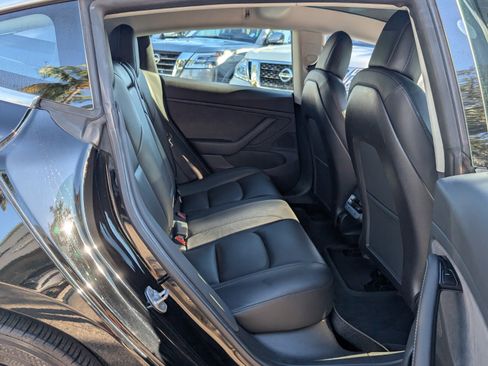 Used 2019 Tesla Model 3 Long Range image 16