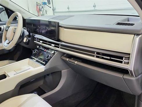 Used 2025 Hyundai Santa Fe SEL FWD image 25