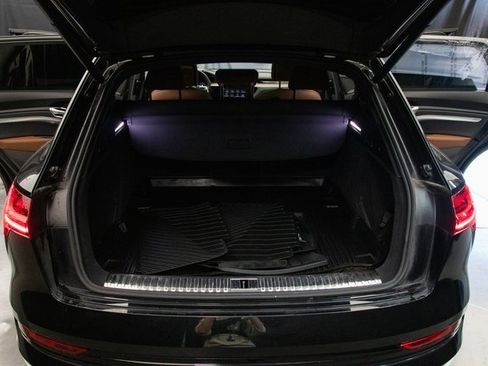 Used 2022 Audi e-tron Premium Plus w/ Premium Plus Package image 20