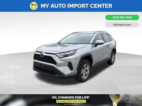 Used 2025 Toyota RAV4 XLE AWD/4WD image 3