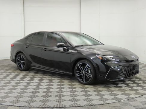 Used 2025 Toyota Camry XSE image 3