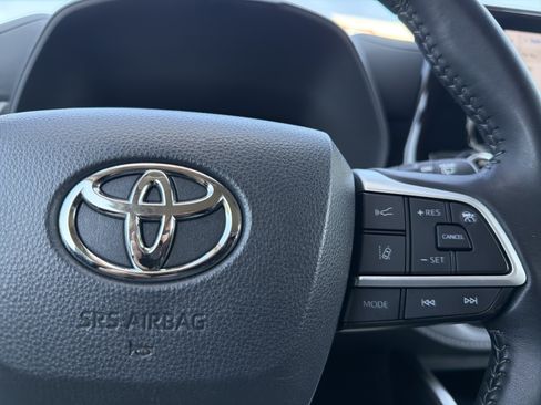 Certified 2024 Toyota Highlander LE AWD/4WD image 11