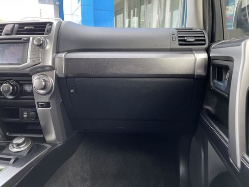 Used 2017 Toyota 4Runner SR5 AWD/4WD image 30