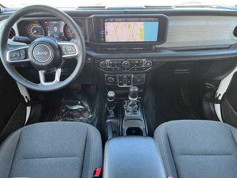 Used 2025 Jeep Wrangler Unlimited Sahara AWD/4WD image 38