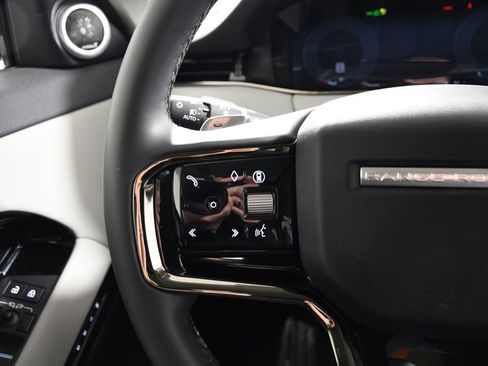 Used 2024 Land Rover Range Rover Evoque S image 28