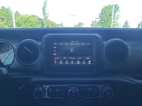 Used 2021 Jeep Gladiator Sport AWD/4WD image 20