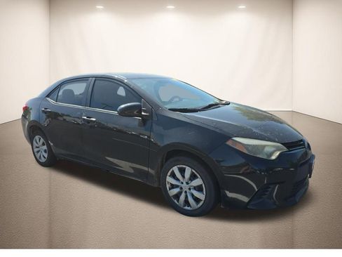 Used 2014 Toyota Corolla LE FWD image 2