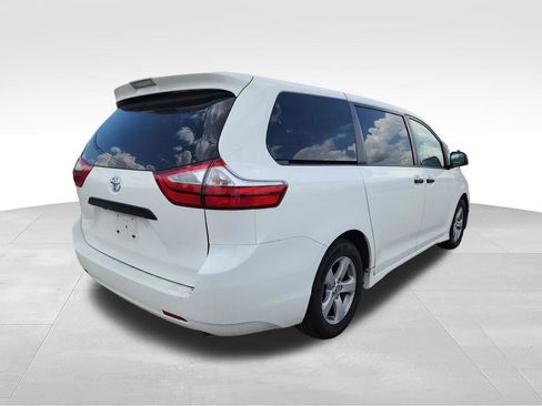 Used 2019 Toyota Sienna L FWD image 9