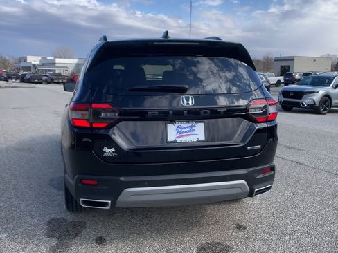Used 2024 Honda Pilot Touring image 8