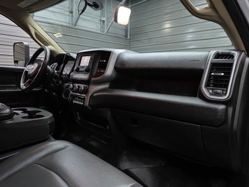 Used 2020 RAM 5500 Tradesman w/ Chrome Appearance Group AWD/4WD image 16