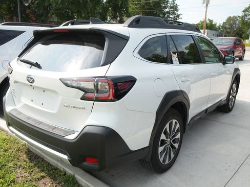 Used 2025 Subaru Outback Limited AWD/4WD image 4