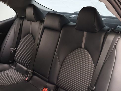 Certified 2018 Toyota Camry SE FWD image 18