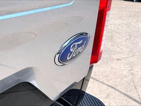 Used 2019 Ford F150 Platinum w/ Equipment Group 701A Luxury AWD/4WD image 34