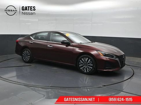 Used 2025 Nissan Altima 2.5 SV FWD image 1