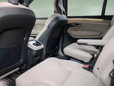 New 2026 Volvo XC60 B5 Plus w/ Protection Package Premier image 27