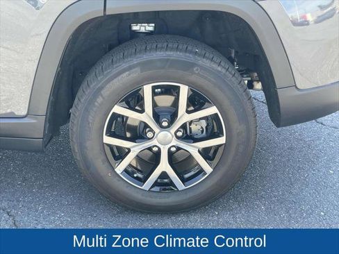 Certified 2025 Jeep Grand Cherokee Limited AWD/4WD image 13