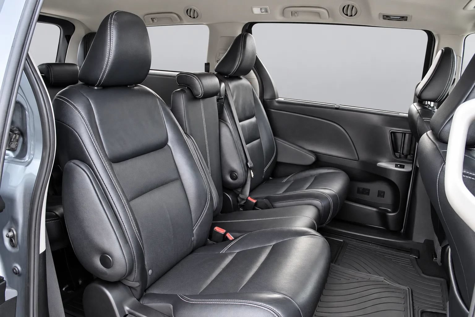 Used 2018 Toyota Sienna SE w/ SE Preferred Package FWD image 27
