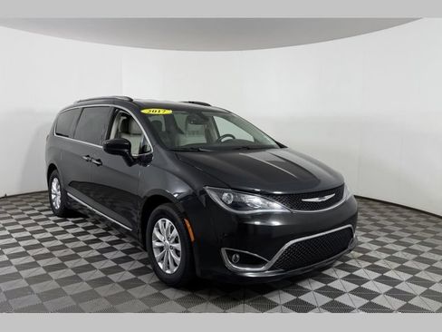 Used 2017 Chrysler Pacifica Touring-L Plus FWD image 1
