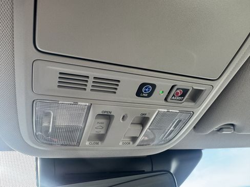 Used 2018 Honda Accord Touring image 32