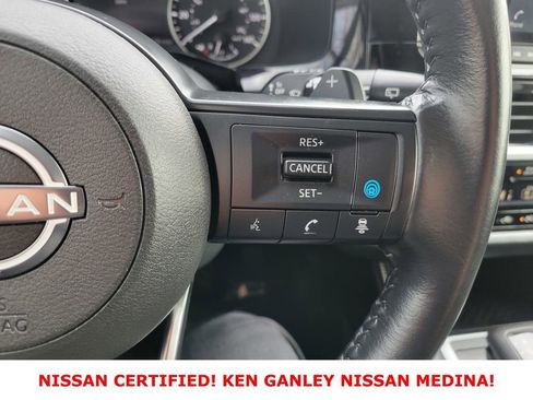 Certified 2025 Nissan Pathfinder SV image 31