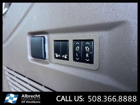 Used 2022 GMC Yukon Denali AWD/4WD image 16