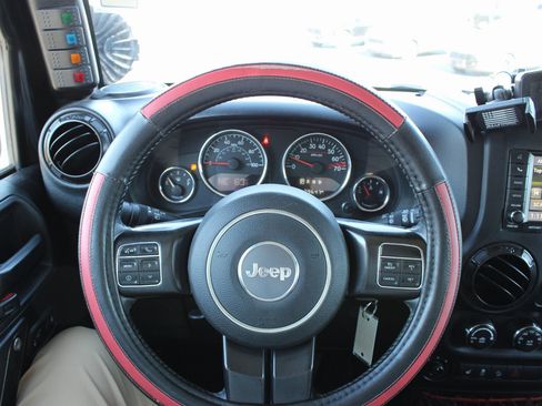 Used 2017 Jeep Wrangler Unlimited Rubicon image 12