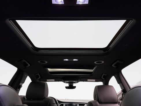 Used 2022 Buick Enclave Avenir w/ Avenir Technology Package image 20