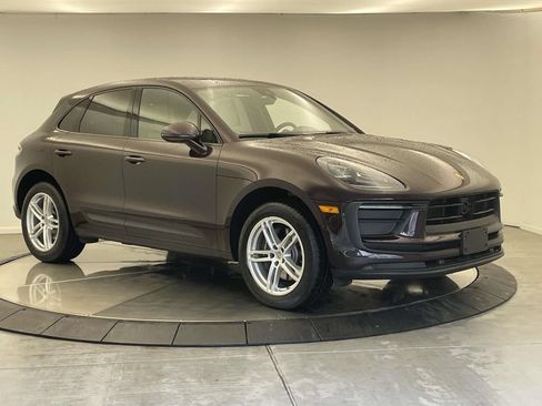 Certified 2023 Porsche Macan AWD/4WD image 9